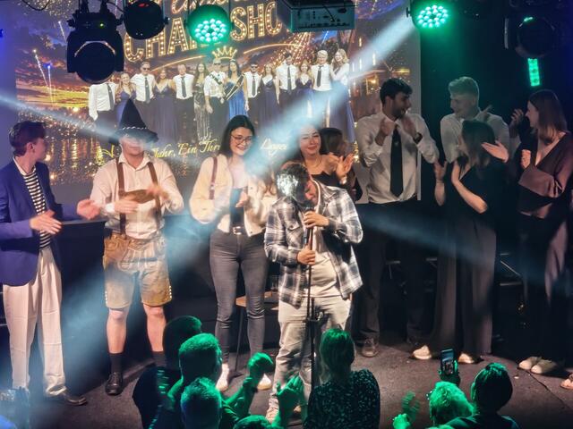 Finale der Show Night 2026 mit Publikum vor der Bühne