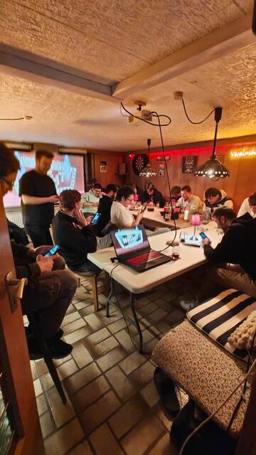 Planungsabend mit Laptops